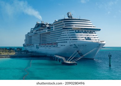 264 Meraviglia cruise ship Images, Stock Photos & Vectors | Shutterstock