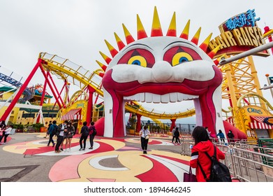 Ocean Park, Hong Kong - 16 Jan 2021: Ocean Park Hong Kong.  Tourists Group On The Entertainment Park  It Is One Of The Most Popular Travel Destinations In Hong Kong