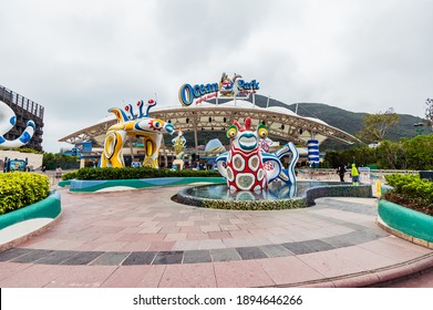 Ocean Park, Hong Kong - 16 Jan 2021: Ocean Park Hong Kong.  Tourists Group On The Entertainment Park  It Is One Of The Most Popular Travel Destinations In Hong Kong