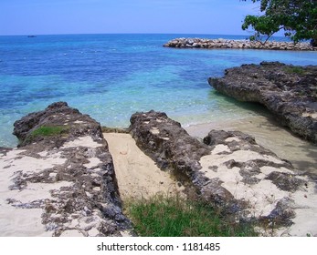 OCEAN ROCKS, Negril, Jamaica, Caribbean.
