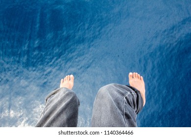 Ocean Sea Flying Birds Eye Blue Feet