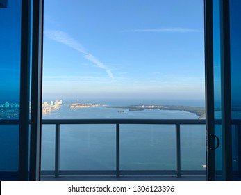 Ocean View Penthouse Apartment With Balcony In Brickell, Miami