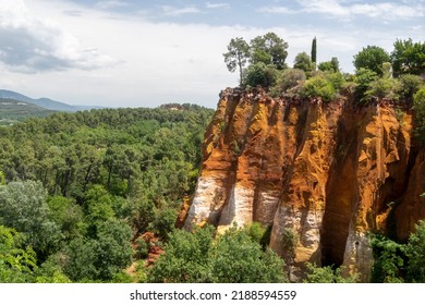 The ocher cliff near Roussillon, Provence