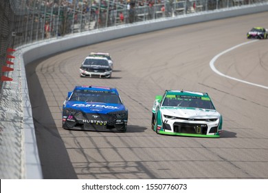 October 20, 2019 - Kansas City, Kansas, USA: Ricky Stenhouse, Jr (17) Races For Position For The Hollywood Casino 400 At Kansas Speedway