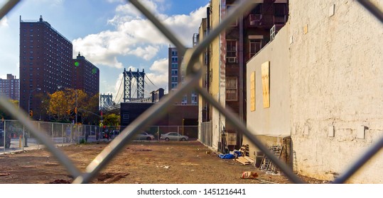 October 30, 2009: The Manhattan Bridge Behind The Fence Of A Vacant Lot In Manhattan, New York, USA