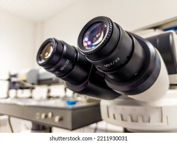 Oculars of complex, upright confocal microscope used for scientific research. Used for live imaging of biological samples to visualize processes in brain diseases.