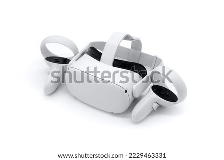 Oculus Quest VR Headset with Controller, Isolated on a White Background – High-Resolution Image for Technology and Gaming Concepts.