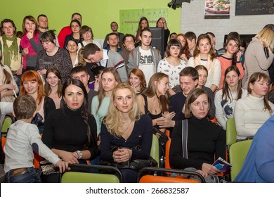 Odessa, Ukraine - April 4, 2015: The Audience At A Private Concert During The Creative Light And Music Show Fashionable Jazz Band In A Small Room. Emotionally.