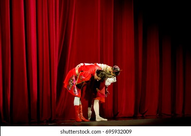 11,955 Bowing Theatre Images, Stock Photos & Vectors | Shutterstock