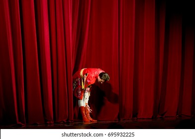 11,955 Bowing Theatre Images, Stock Photos & Vectors 