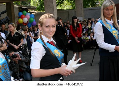 Odessa, Ukraine - May 28, 2010: Last Call For School Holidays In School Yard. Graduates Of Elementary Middle School Dance At The Ball And Release Of Doves Of Peace And Friendship.