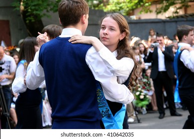 Odessa, Ukraine - May 28, 2010: Last Call For School Holidays In School Yard. Graduates Of Elementary Middle School Dance At The Ball And Release Of Doves Of Peace And Friendship.