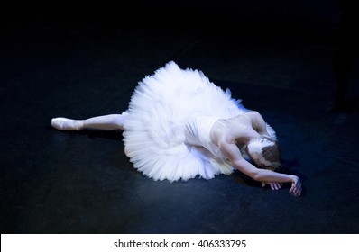 Odette Death In The Performance Of Swan Lake Of Pyotr Tchaikovsky And Petipa