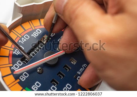 Odometer Reprogramming “car clocking” hand of technician Modify The speedometer and reset number to zero