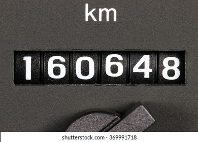 odometer of used car showing mileage of 160648 km