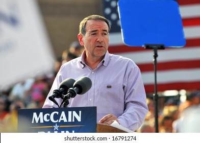 O'FALLON - AUGUST 31: Former Governor Of Arkansas Mike Huckabee Speaks At A McCain And Palin Rally In O'Fallon Near St. Louis, MO On August 31, 2008