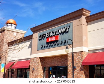 Off Broadway Shoe Warehouse - Close Up Of Signage On Building (Aurora, Colorado, USA) - 04\25\2021