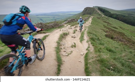 Off Road Cyclists, Hollins Cross And Back Tor Trail, The Dark Peak District, Derbyshire, England, Uk