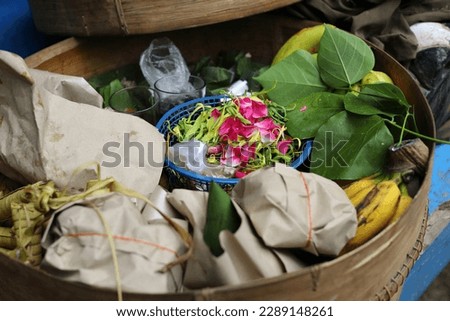 Offerings of flowers and fruits in the kuda lumping show.