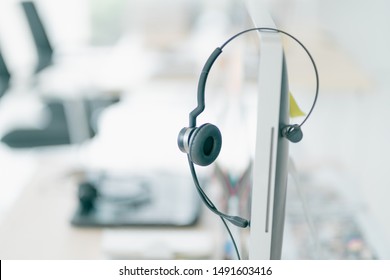 Office Business Call Center Service 24 Hour. Office Assistance Advisory Talking Communication And Online Sales. Team Business Operator In Office. Service Business, Call Center Team With Headset. 