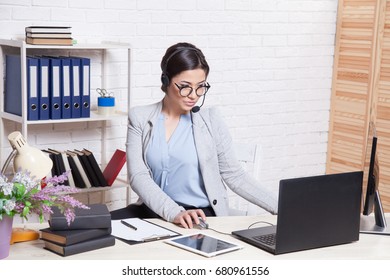 Office Callcenter Girl Works Computer Stock Photo 680961556 | Shutterstock