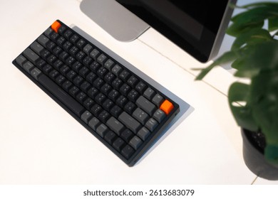 Office table Keyboard with Keychron Mechanical Keyboard , Wallpaper 