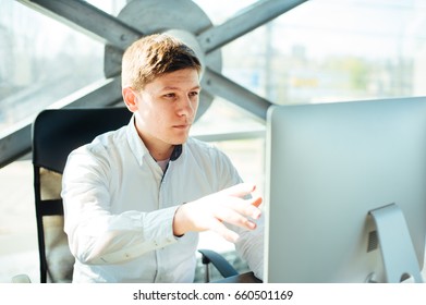 Office Worker Looking Computer Stock Photo 660501169 | Shutterstock