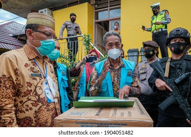 Officers Brought The Covid 19 Sinovac Biotech Ltd Vaccine From Makassar City To Soppeng District, South Sulawesi Province On January 28, 2021.Indonesia Has Reached 1 Million Confirmed Cases. 