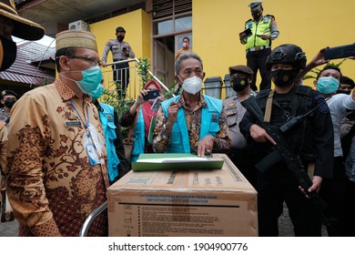 Officers Brought The Covid 19 Sinovac Biotech Ltd Vaccine From Makassar City To Soppeng District, South Sulawesi Province On January 28, 2021.Indonesia Has Reached 1 Million Confirmed Cases.