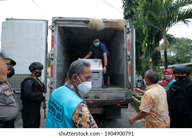 Officers Brought The Covid 19 Sinovac Biotech Ltd Vaccine From Makassar City To Soppeng District, South Sulawesi Province On January 28, 2021.Indonesia Has Reached 1 Million Confirmed Cases.