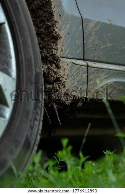 Off-road\
dirty car. Detail of a car with adhering\
dirt.
