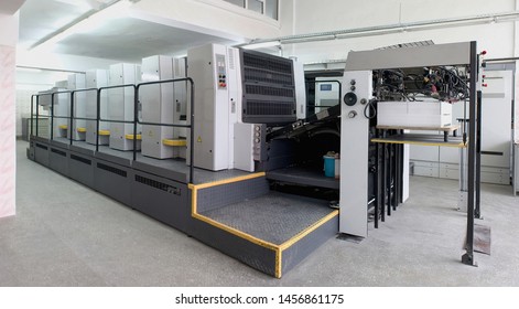 Offset printing machines. Two, four and five units. Machines that can print five colors at the same time.