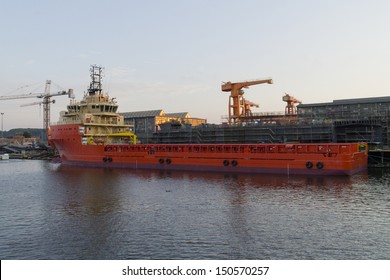 75,428 Construction vessel Images, Stock Photos & Vectors | Shutterstock