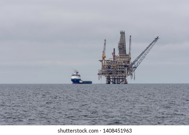 Offshore Drilling Rig Caspian Sea Stock Photo 1408451963 | Shutterstock