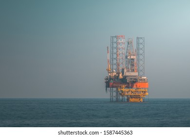 Offshore Oil Rig Platform Gulf Aerial Stock Photo 552890974 | Shutterstock