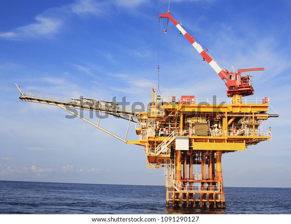 Offshore Oil Gas Wellhead Platform Stock Photo 1091290127 | Shutterstock