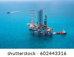 Offshore oil rig drilling platform/Offshore oil rig drilling platform in the gulf of Thailand