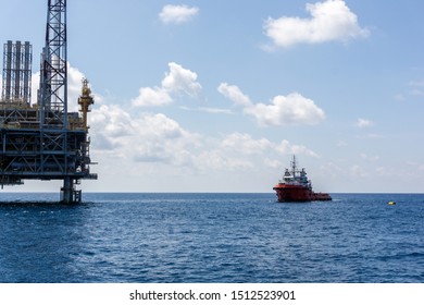 Oil Rig Life Boat Images Stock Photos Vectors Shutterstock