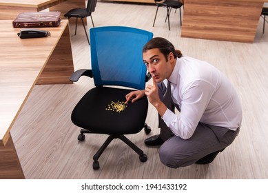 Ofice Prank With Sharp Thumbtacks On Chair