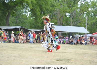 Ohsweken, Ontario, Canada - July 24, 2016 : Six Nations Of The Grand River Pow Wow.  Turtle Island. Grass Dancers, Fancy Feather Dancers Powwow Native American In Their Traditional Regalia.