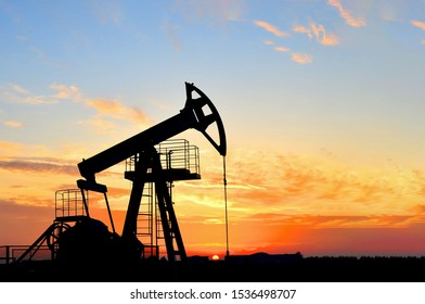 Oil Drilling Derricks At Desert Oilfield. Crude Oil Production From The Ground. Oilfield Services Contractor. Oil Drill Rig And Pump Jack. Petroleum Production, Natural Gas, Liquids, NGL, Additive.