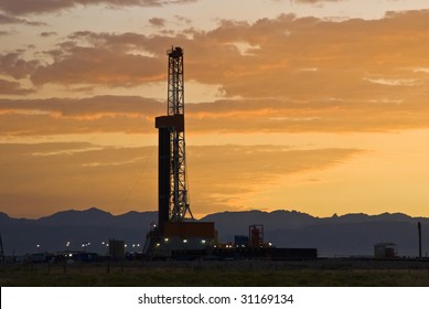 eine Ölbohrplattform in den Ölfeldern von Wyoming