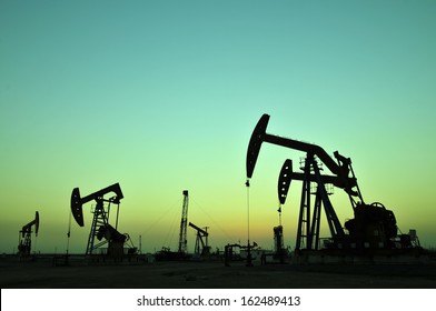 Oil Drilling Rig, Tanghai County Of Hebei Province Oil Fields In China 