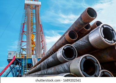 Oil and Gas Drilling Rig. Oil drilling rig operation on the oil platform in oil and gas industry. Top drive system of drilling rig. - Shutterstock ID 1689202561