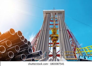 Oil And Gas Drilling Rig. Oil Drilling Rig Operation On The Oil Platform In Oil And Gas Industry. Top Drive System Of Drilling Rig
