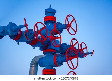 Oil, gas industry. Group wellheads and valve armature ,Gas well of high pressure; gas production process
