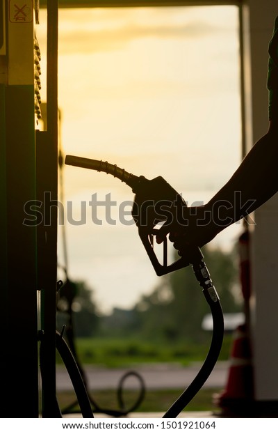 Oil nozzle Used to refuel\
the car.
