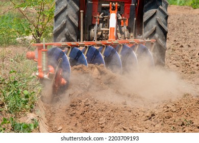 Oil Preparation Agriculture Tractor Farmer Farmer Plowing Machine Working