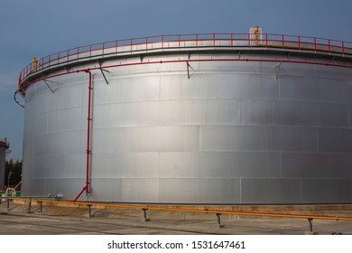 Oil Storage Tank Big Oil Refinery Stock Photo 1531647461 | Shutterstock