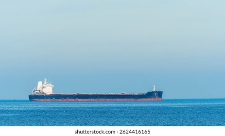 Petrolero de la Flota de la Sombra de Rusia utilizado para el transporte de petróleo en el Mar Azul. Transporte de productos petrolíferos, gas y petróleo bajo sanciones.